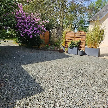 Le Courtil Fleuri Feriehus *